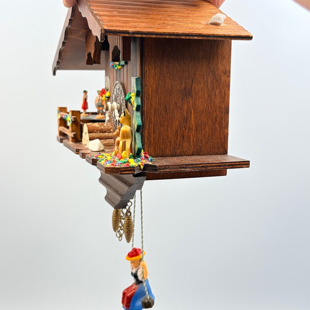 VTG Hermle Quartz 2200 German Cuckoo Clock Chalet Dancers Deer Alpine Wood House - Picture 4 of 17